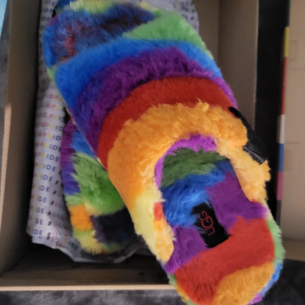 Ugg - Picture 3 of 3